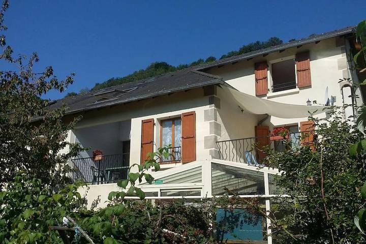 Gîte pour 4 personnes, avec vue ainsi que jardin et vue sur le lac, animaux acceptés à Lascelle
