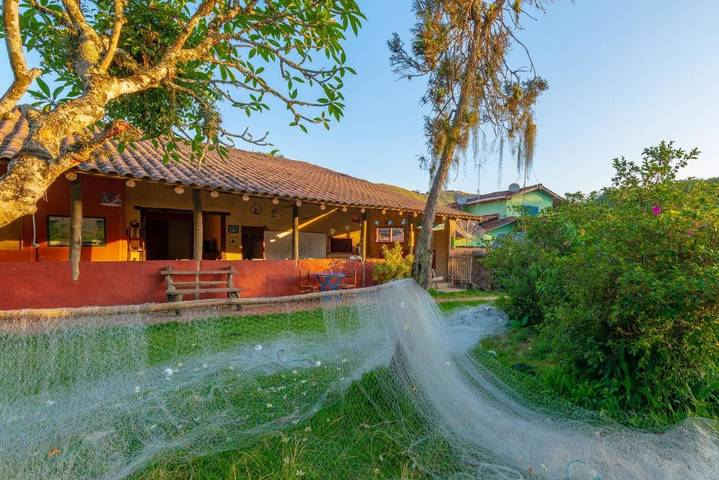 Pousadas para 5 pessoas, com vista e jardim e ainda balcão em Ilhabela