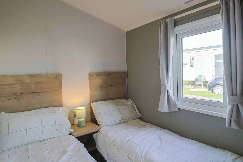 39 Greenlands, Littlesea Holiday Park, pet friendly in Weymouth in Weymouth, Dorset