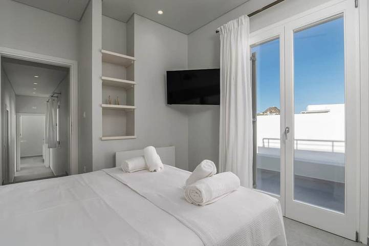 Villa pour 6 personnes, avec balcon ainsi que jardin et piscine dans Milos - 2