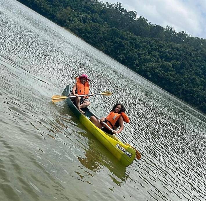 Pousadas para 3 pessoas, com piscina e balcão e ainda vista and vista para o lago em Nazaré Paulista