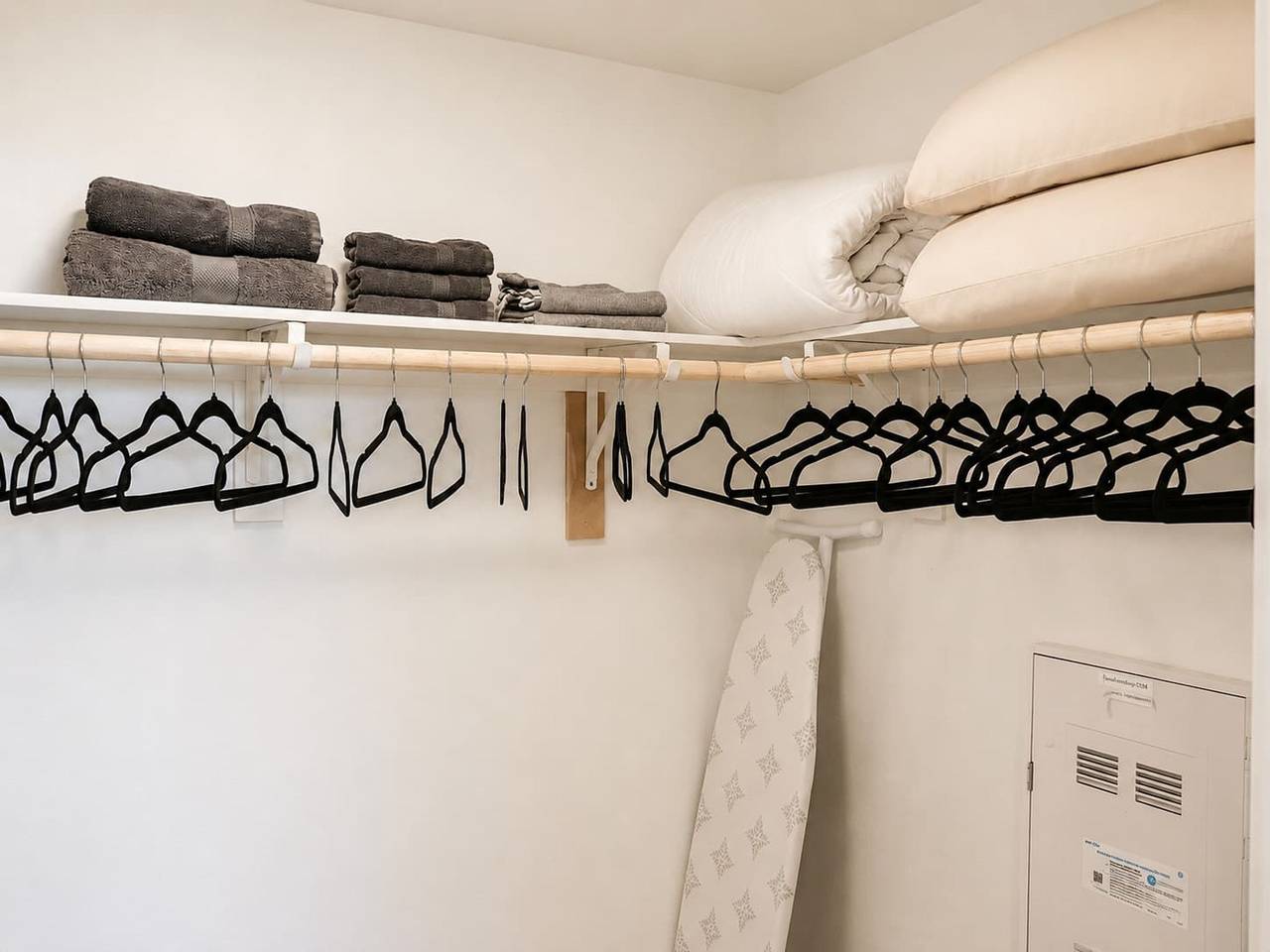 Geheel appartement, Bright   Cozy Getaway with Pool Free Parking 10 mins Disneyland in Santa Ana, Orange County