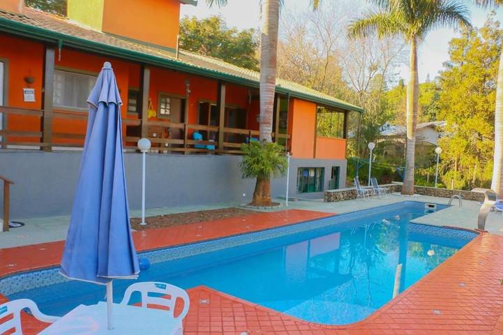 Casas e apartamentos de temporada para 14 pessoas, com jardim e vista e ainda piscina, adaptado a crianças em São Roque