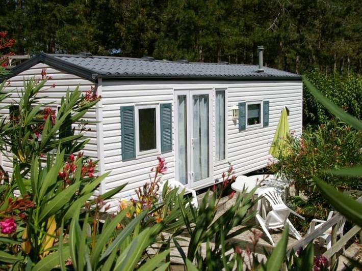 Mobil home pour 4 personnes, avec piscine et terrasse à Gondrin