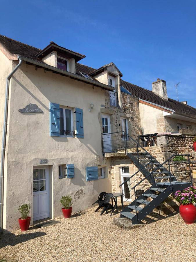 Gîte pour 5 personnes, avec jardin ainsi que vue et terrasse à Martigny-le-Comte