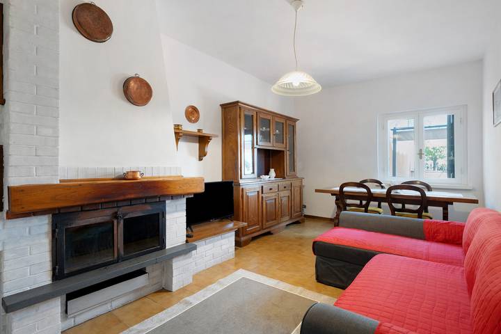 Casa Teresa with Mountain View, Private Terrace, and Wi-Fi in Pescaglia, Italian Riviera