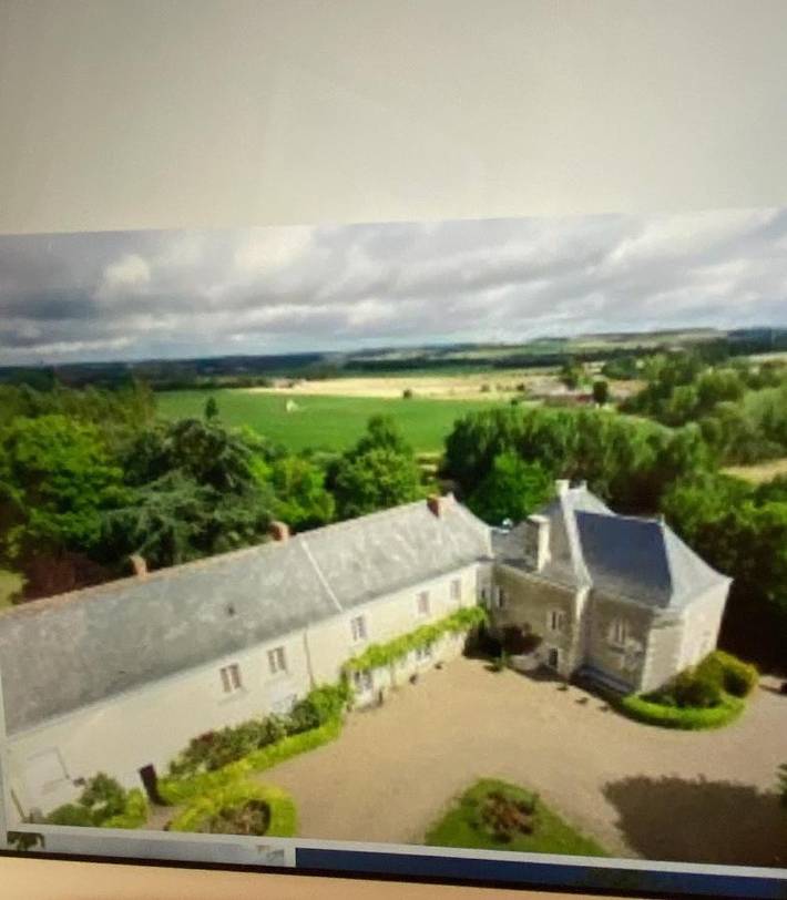 Location de vacances pour 12 personnes, avec jardin ainsi que vue et piscine à Les Ormes - 3