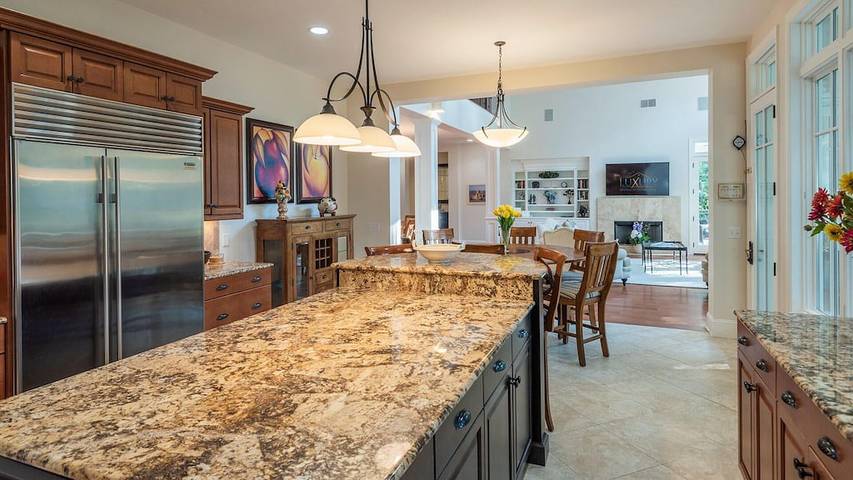 Vacation house for 20 people, with hot tub and balcony as well as yard in Hilton Head Island