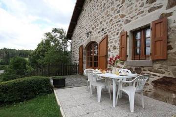 Gîte pour 6 personnes, avec jardin, animaux acceptés à Allègre