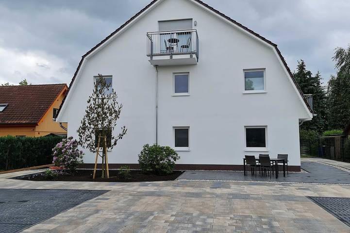 Ferienwohnung für 4 Personen, mit Garten und Balkon in Hoppegarten