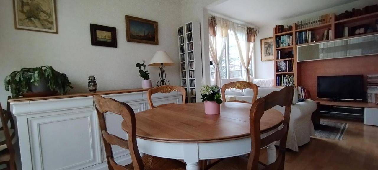 Appartement entier, Two-Bedroom Apartment in Fontenay-le-Fleury, Yvelines