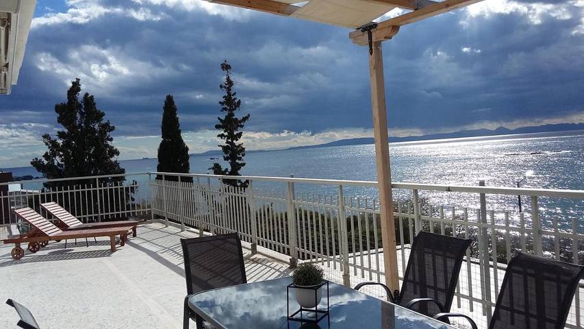 Gîte pour 4 personnes, avec vue et balcon dans Saronida