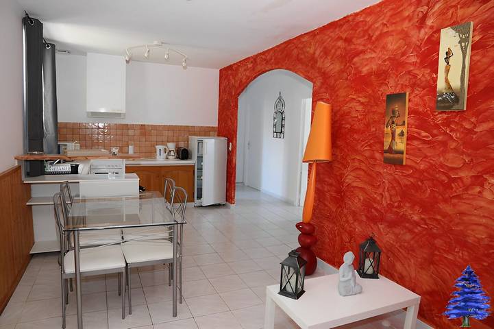 Gîte pour 4 personnes, avec jardin ainsi que terrasse et piscine à Rullac-Saint-Cirq
