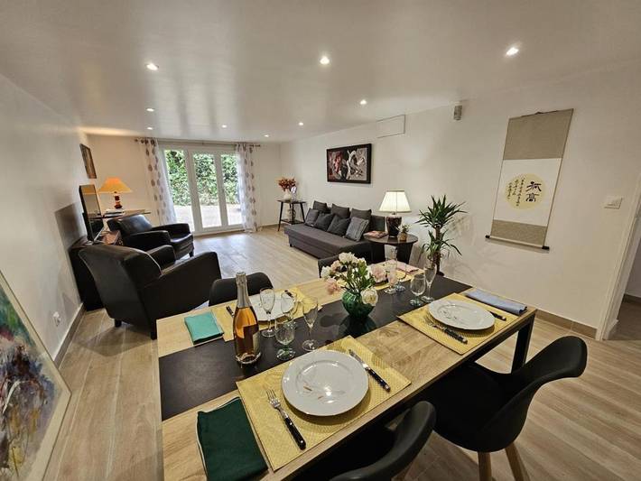 Location de vacances pour 4 personnes, avec terrasse et jardin à Chargé - 2