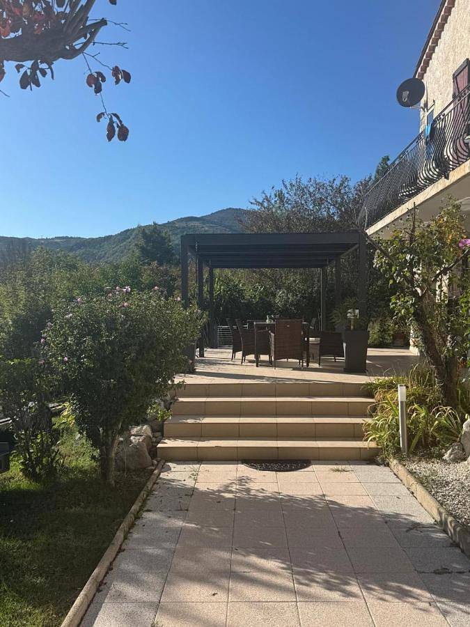 Chambre d’hôte pour 2 personnes, avec jardin ainsi que vue et piscine à Castellane - 3