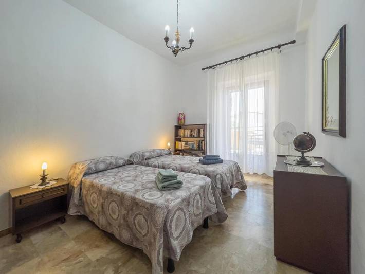 Gîte pour 5 personnes, avec jardin et balcon, adapté aux familles à Loceri - 3