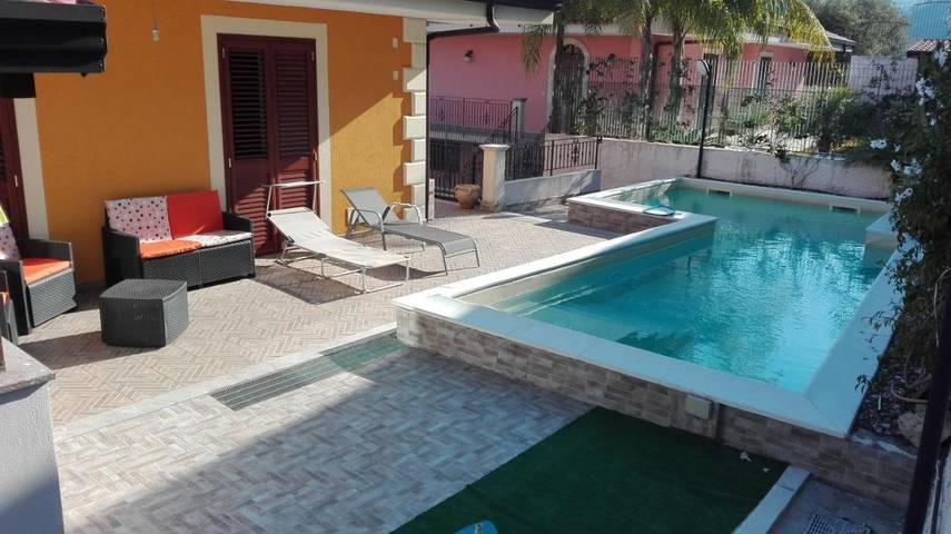 Casa vacanza per 6 persone, con Terrazza e Piscina nonché Panorama a Furci Siculo