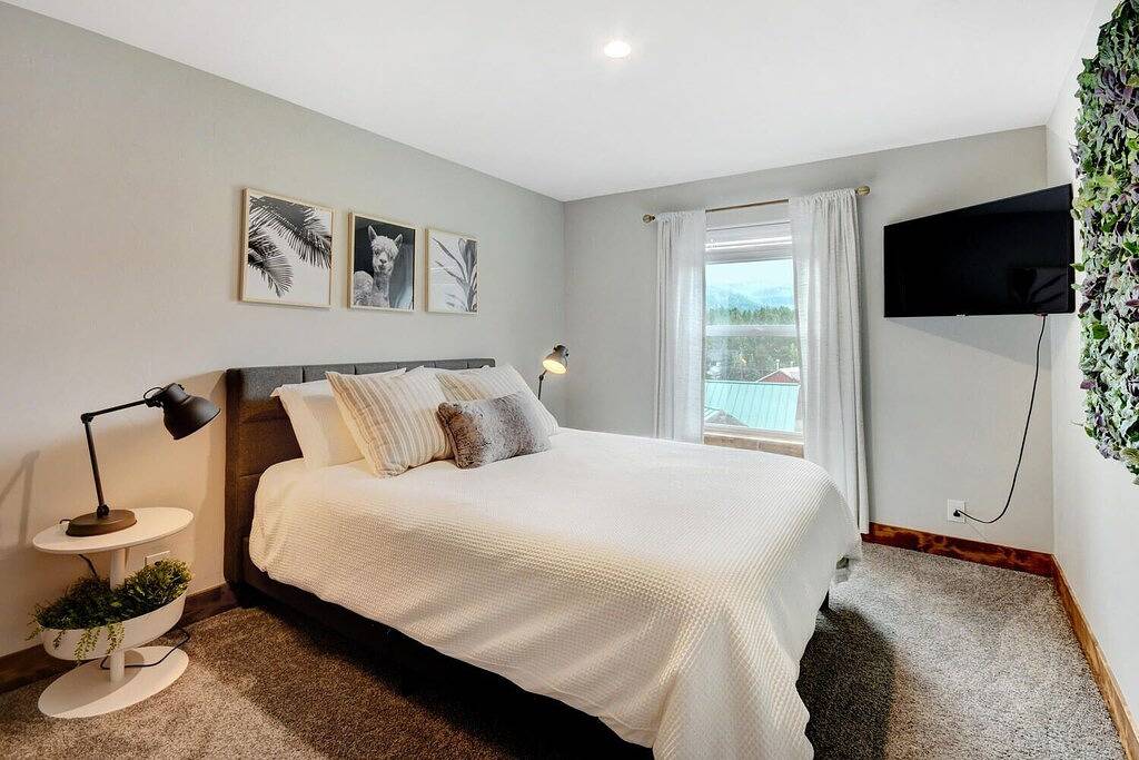 Downtown Wp Villa 1 I Arcade I Hot Tub I Great Views I Bunk Room I Discounted Attractions in Fraser, Arapaho and Roosevelt National Forests