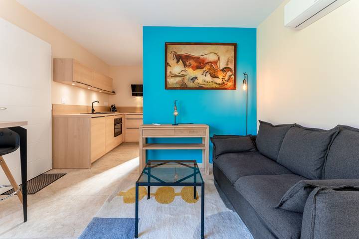 Entire studio, Charming Studio in Fontarèches (Gard) with Shared Pool, Wi-Fi & Air Conditioning in Fontarèches, Nimes region