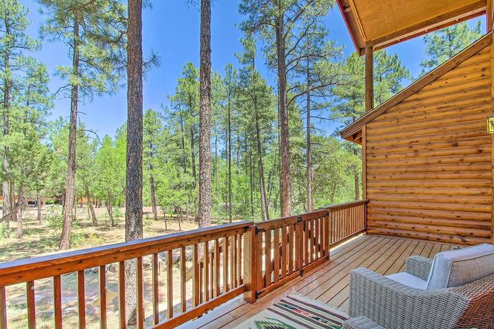Log cabin for 8 people, with balcony and yard, with pets in Show Low