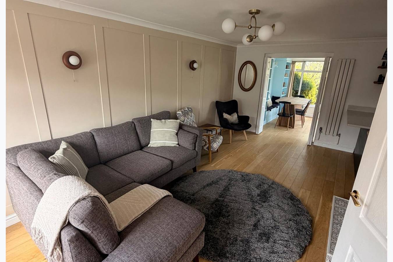 House Sleeps 7 with Enclosed Garden in Northamptonshire