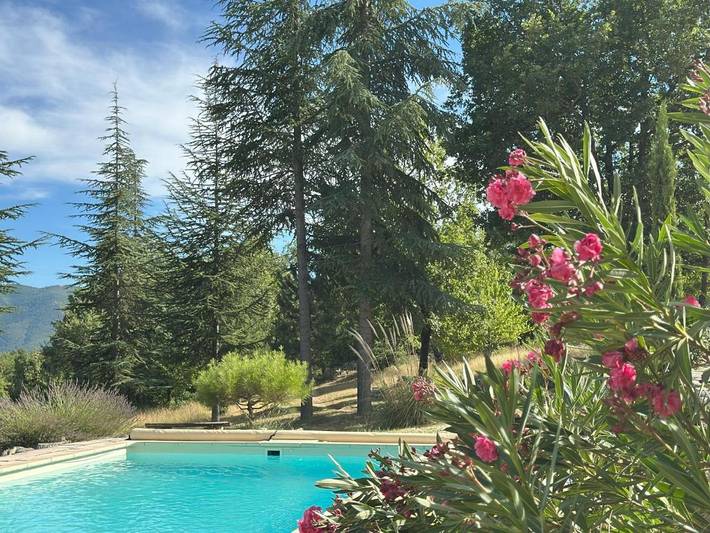 Location de vacances pour 2 personnes, avec piscine ainsi que vue et jardin à Caseneuve - 2