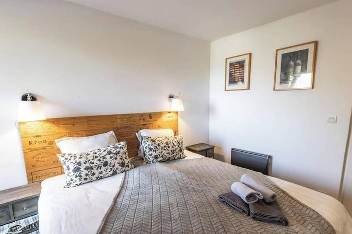Landhaus, bis 200m skipiste, Erdgeschoss, terrasse, balkon, kamin oder ofen für holz, fernseher in Valfréjus, Modane
