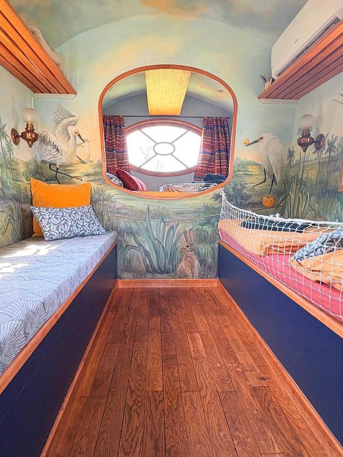 Location de vacances pour 2 personnes, avec jardin ainsi que vue et piscine à Beaulon - 3