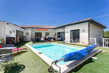Gîte pour 2 personnes, avec jardin à Treilles