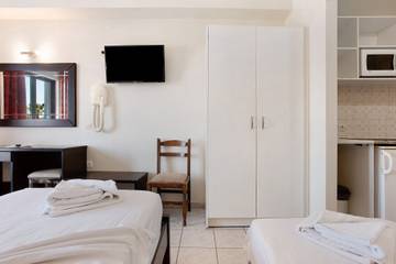 Apartment for 3 People in Laganas, Zakynthos, Photo 4