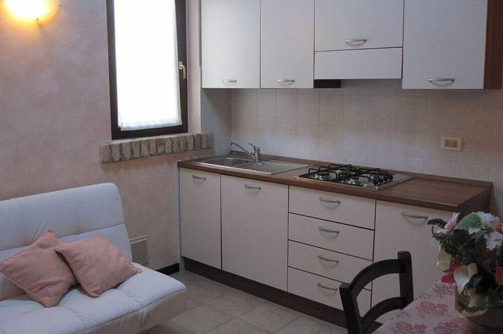 Gîte pour 3 personnes, avec Jacuzzi ainsi que Jardin et Piscine à Notaresco - 4