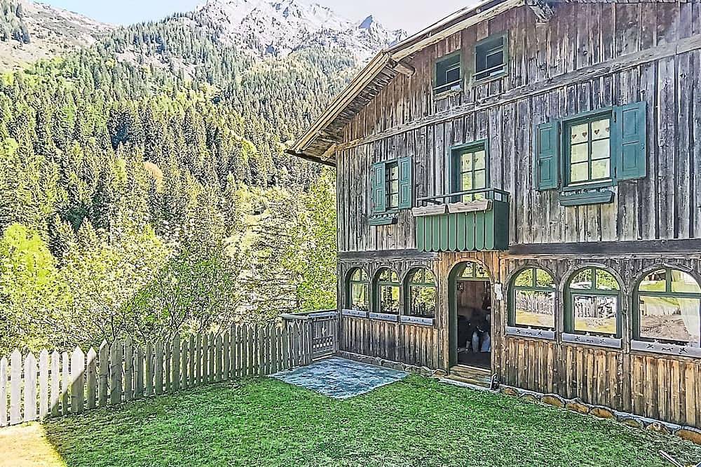 Schönes alleinstehendes Ferienhaus für 4 Personen mit Tv, Innenhof und Panoramablick in Massimeno, Adamello-Presanella-Alpen
