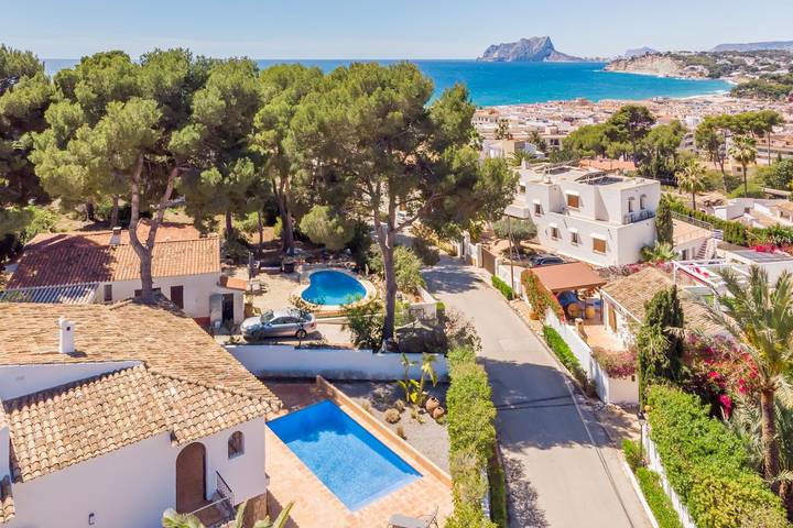Ferienhaus für 8 Personen, mit Terrasse und Pool sowie Garten, kinderfreundlich in Moraira - 2