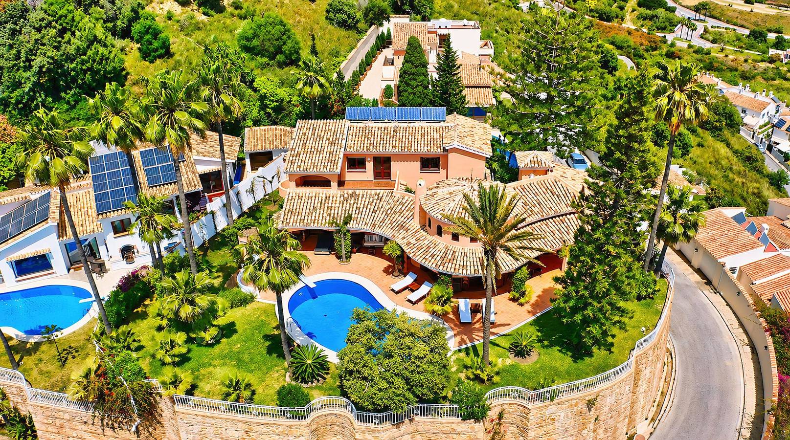 3163 Luxury Mediterranean Villa with Private Pool in Torremuelle, Benalmádena
