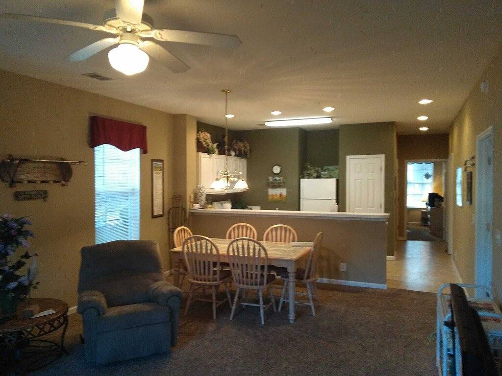 Ganze Wohnung, Erdgeschoss mit behindertengerechten Parkplätzen und kostenfreiem Wlan. Der Ort für jede Jahreszeit. in Sunset Beach (NC), Brunswick County