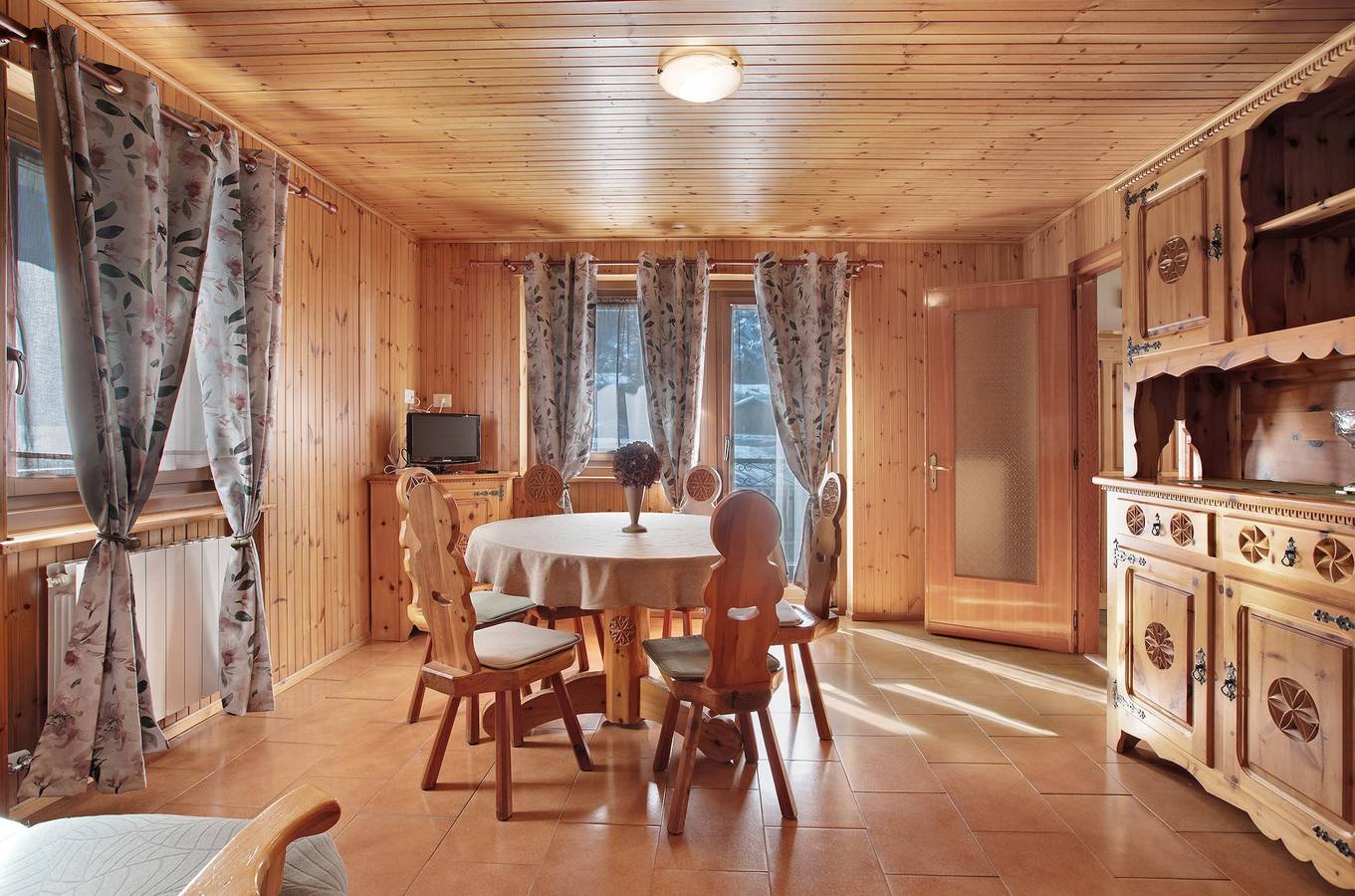 Appartamento intero, Appartamento 'La Maison Du Bonheur Lillaz' con vista sulle montagne, giardino in comune e balcone in Lillaz (Cogne), Cogne