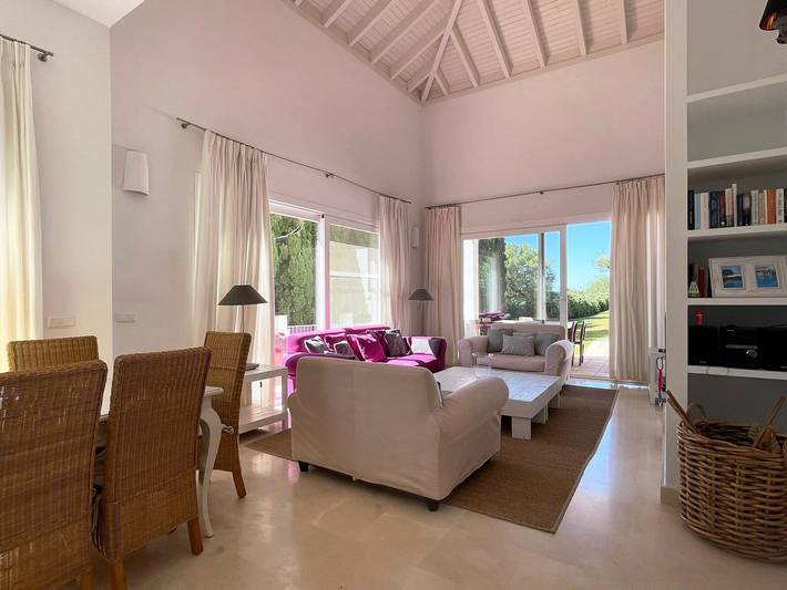Villa Oleandro mit Bergblick, Pool, Garten und Wlan in Benalup-Casas Viejas, Costa de la Luz