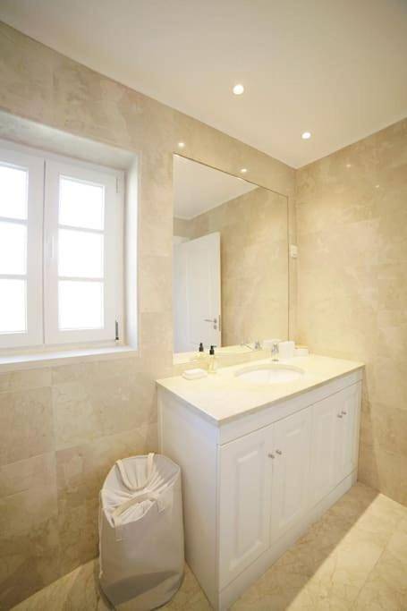 Casa rural para 11 personas, con piscina además de jardín y terraza, Se admiten mascotas en Estoril - 3