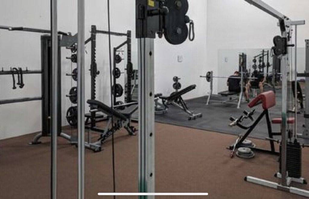 Beautiful Bi-level. Game room with pool table, 5 Uhdtvs, Wifi. Central heat/air. in Bushkill, Pike County