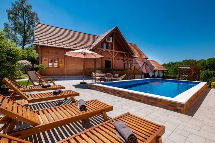Ferienhaus für 10 Personen, mit Pool und Balkon, kinderfreundlich - 1