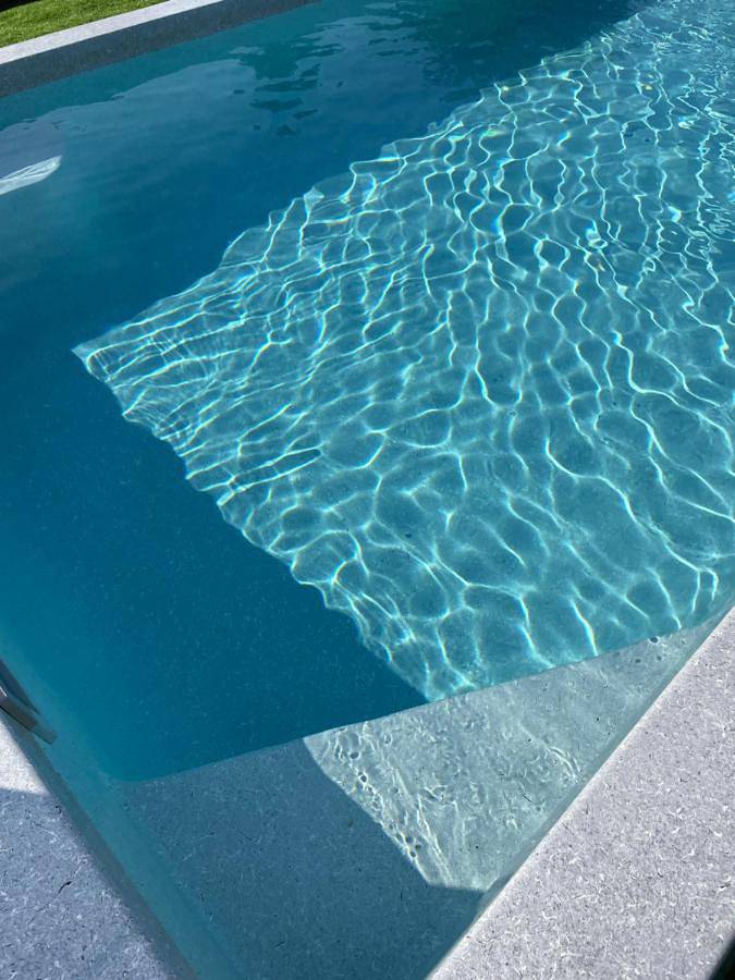 Location de vacances pour 8 personnes, avec jardin ainsi que vue et piscine, animaux acceptés à Corcelles-les-Arts - 2
