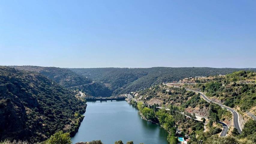 Casa de férias para 4 pessoas, com Varanda e Terraço e ainda Vista em Miranda do Douro