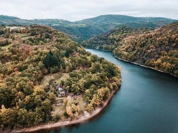 Location de vacances pour 12 personnes, avec jacuzzi et jardin ainsi que balcon et sauna à Castelnau-de-Mandailles