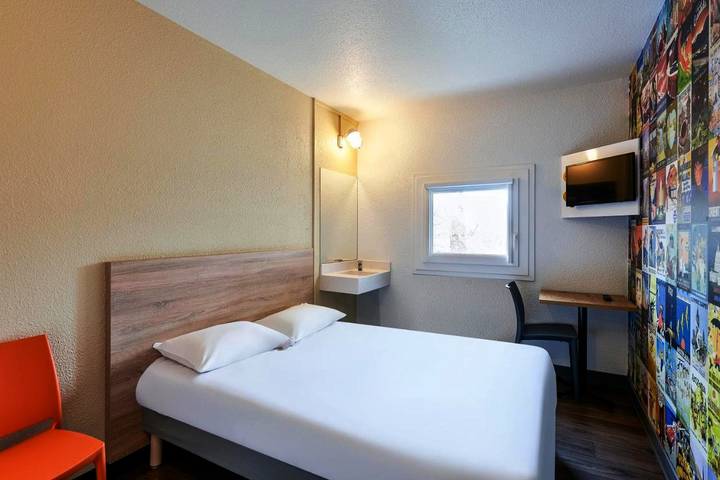 Hôtel pour 3 personnes, avec terrasse à Le Coudray