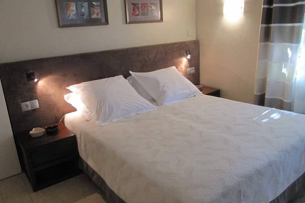 Acogedora villa con piscina climatizada en gran parque, 4/5 habitaciones in Montady, Côte d'Améthyste