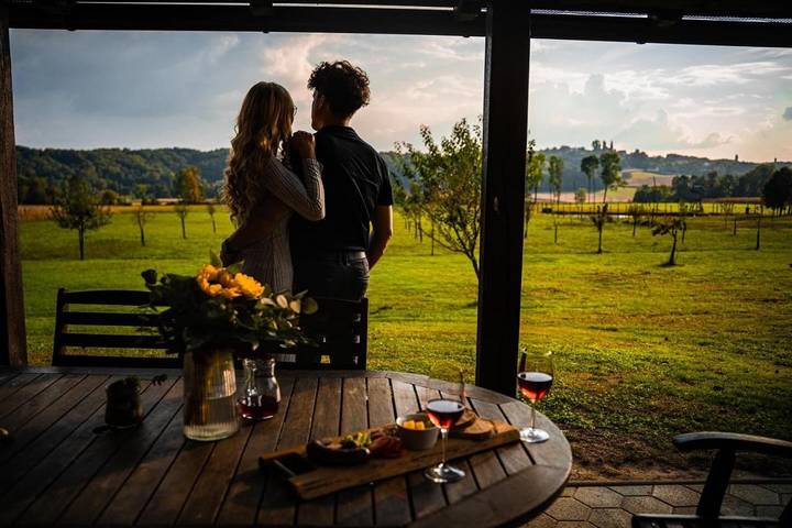 Ferienwohnung für 7 Personen, mit Seeblick und Ausblick sowie Garten, mit Haustier