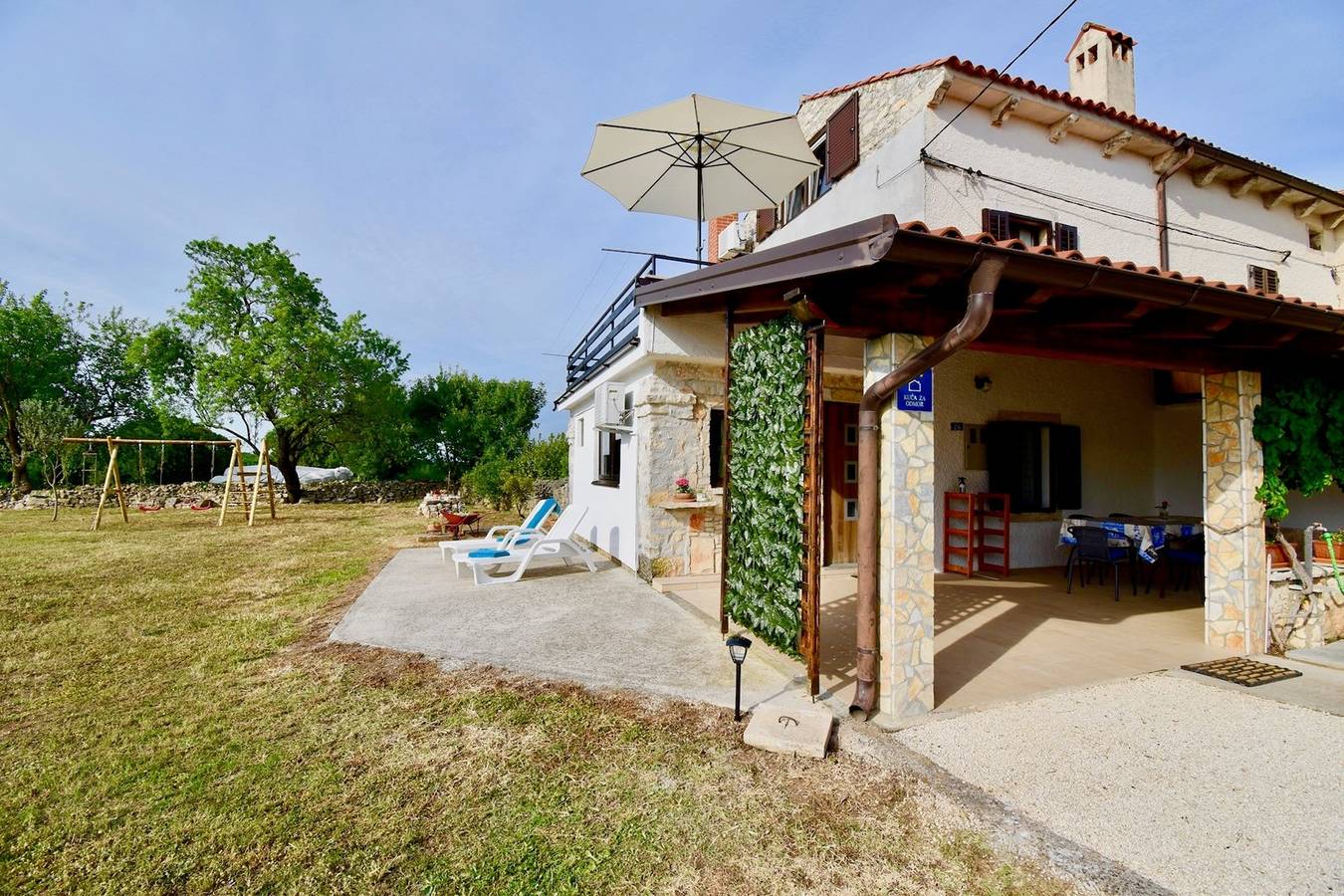 Beautiful Istrian house with big backyard, pet friendly in Valtura, Südküste Istrien