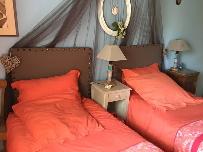Chambre Darjeeling aux Ormeaux : vue lac, terrasse partagée et Wi-Fi in Bouchemaine, Vallée de la Loire