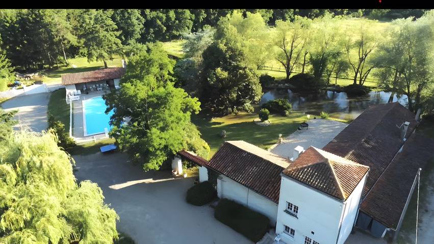 Gîte pour 14 personnes, avec Jardin et Vue sur le lac
