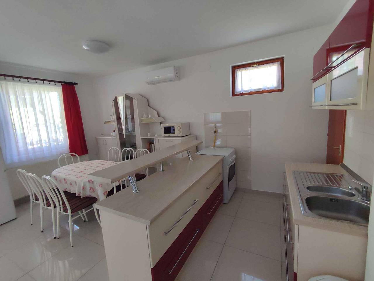 Ferienhaus mit Pool, Wlan und Klimaanlage  in Balatonkeresztur, Plattensee Südufer